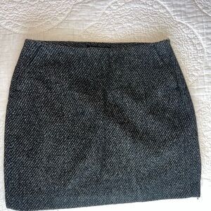 Banana Republic Black Gray Tweed Wool Polyester Skirt Size 2P